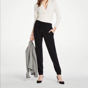 Ann Taylor jogger dress pant | black | size XS